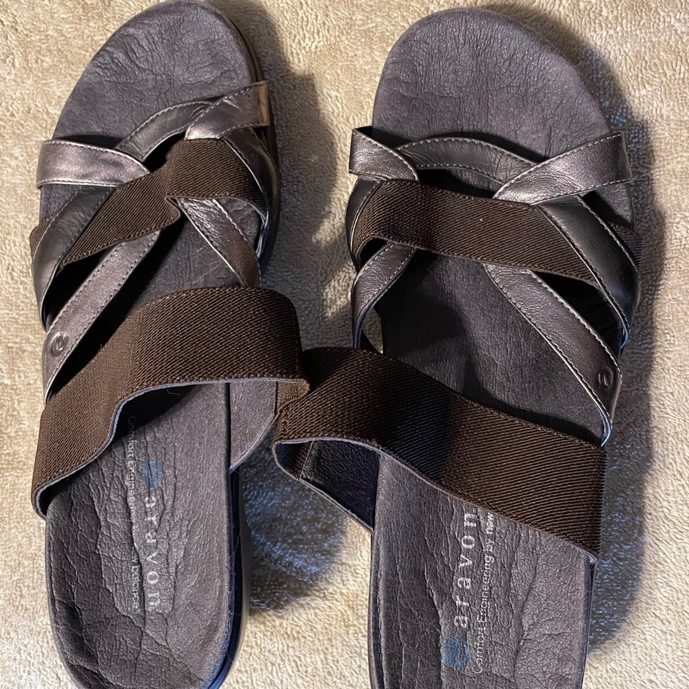 Aravon New Balance brown sandals. Size 8B. Leather upper.